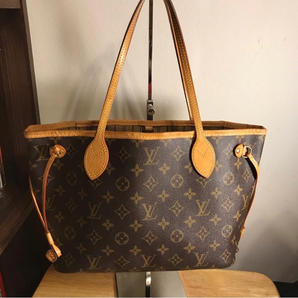 Louis Vuitton Neverfull pm size